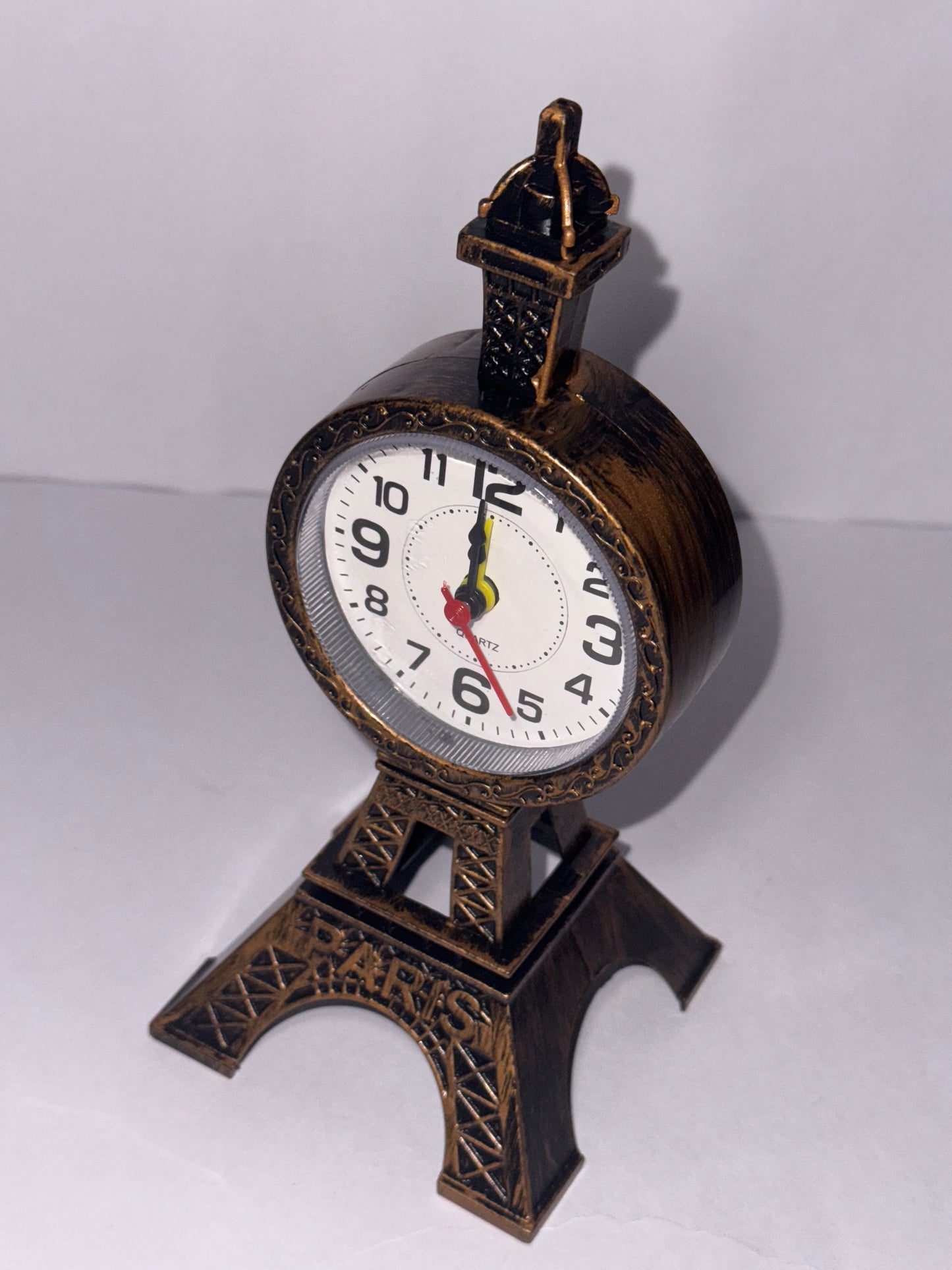 Vintage Eagle Table Clock – Resin Animal Statue Desk/Bedroom Déco