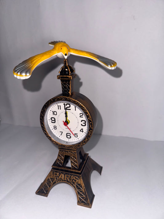 Vintage Eagle Table Clock – Resin Animal Statue Desk/Bedroom Déco